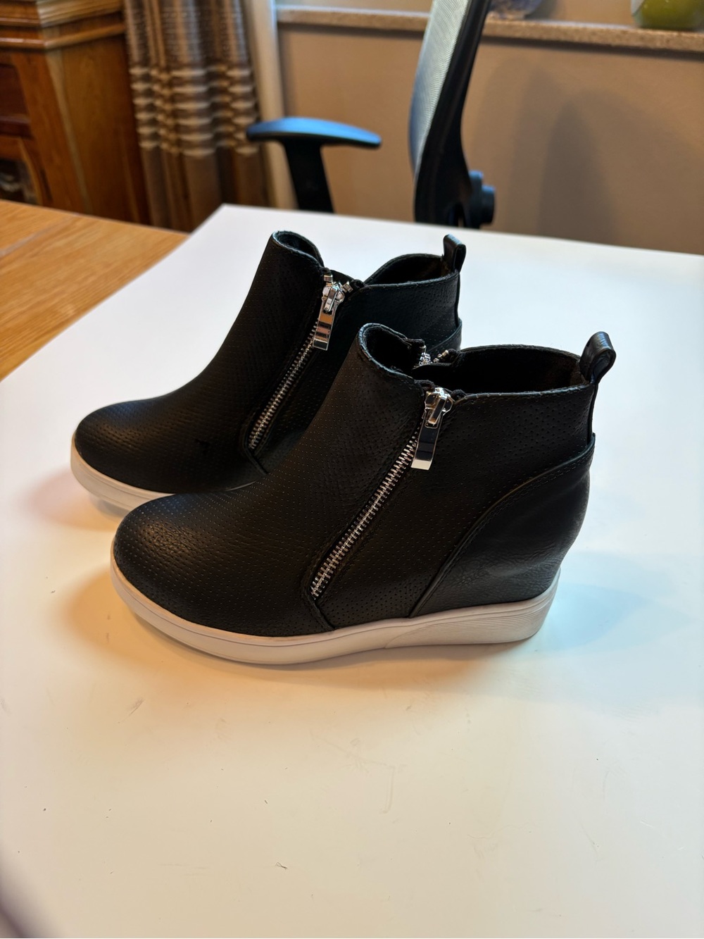 Journee Collection Black Wedge Zip-Detail Ankle Sneaker Size 6 NWOT